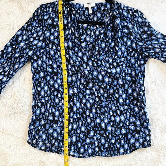 Joie Blue Animal Print Silk Blouse NWOT - Picture 9 of 10